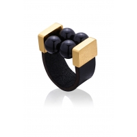 Small Cocktail Onyx Ring in Gold
